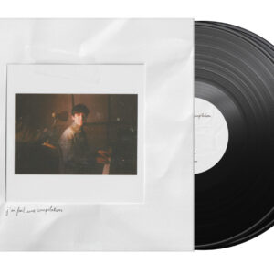 Face avant de la pochette vinyle du projet J'ai fait une compilation de Vulax, avec un visuel graphique épuré